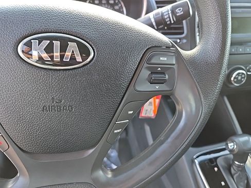 Used 2017 Kia Forte LX image 21
