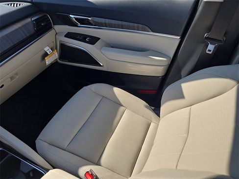 New 2025 Kia Telluride EX image 18
