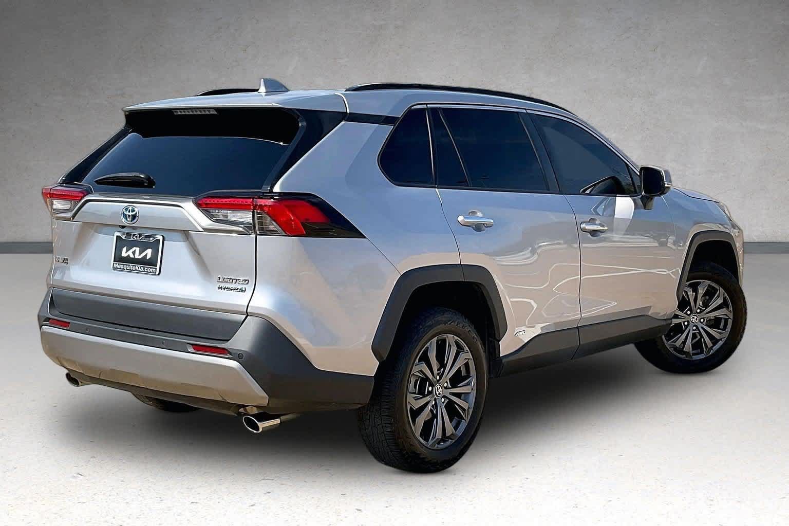 Used 2023 Toyota RAV4 Limited AWD/4WD image 21