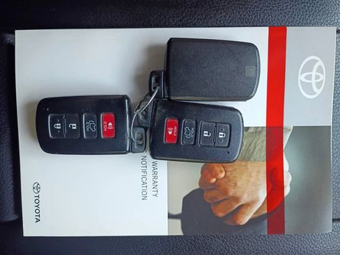 Used 2019 Toyota Highlander XLE image 15