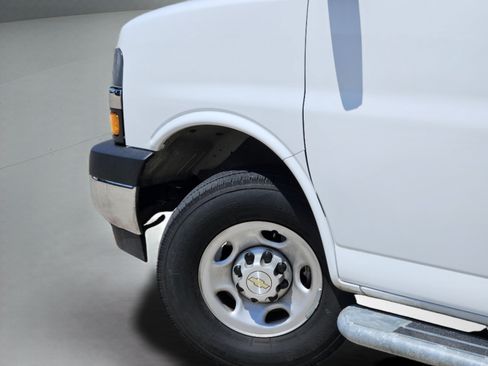 Used 2024 Chevrolet Express 2500 w/ Driver Convenience Package RWD image 25