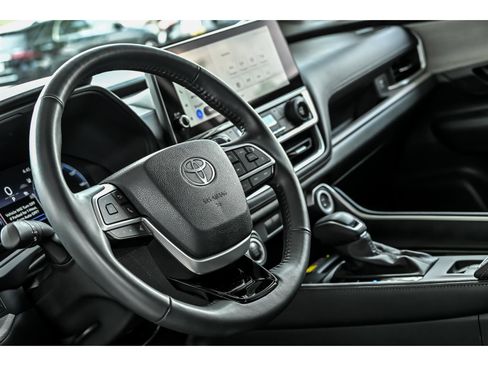 Used 2024 Toyota Grand Highlander AWD image 14