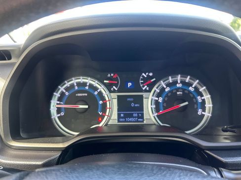 Certified 2019 Toyota 4Runner TRD Off-Road Premium AWD/4WD image 18