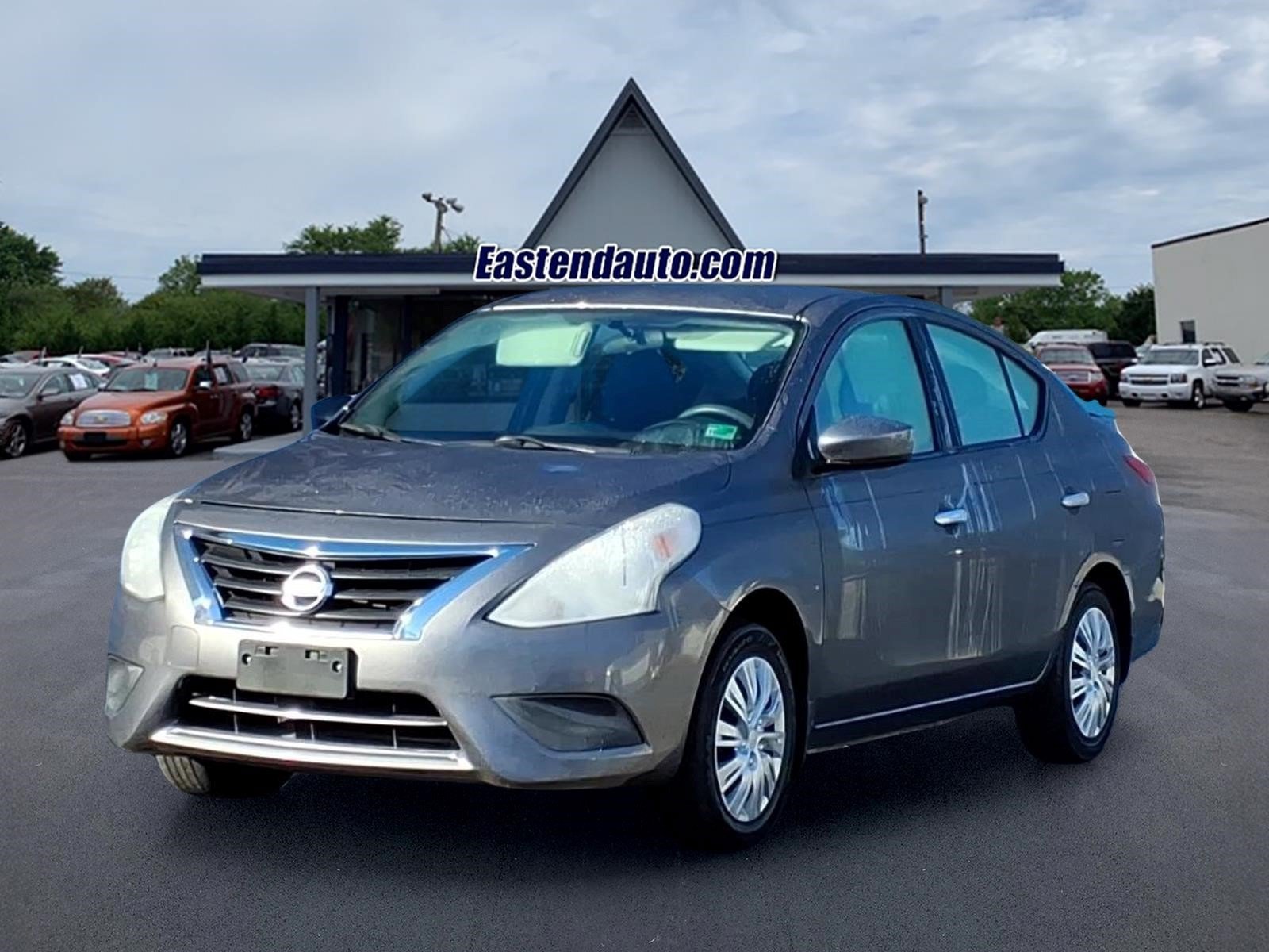Used 2016 Nissan Versa SV FWD image 1