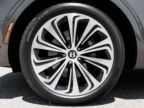 Certified 2024 Bentley Bentayga AWD/4WD image 6