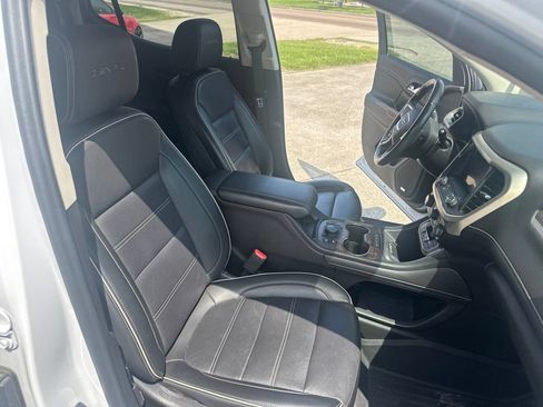 Used 2021 GMC Acadia Denali w/ Denali Technology Package FWD image 10
