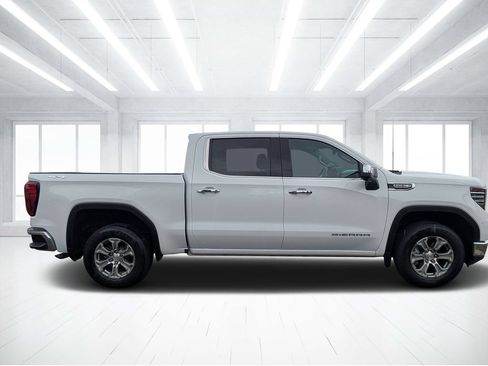 Used 2025 GMC Sierra 1500 SLT AWD/4WD image 2