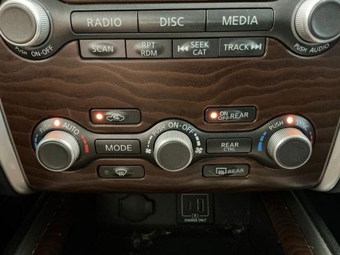 Used 2020 Nissan Pathfinder Platinum FWD image 40