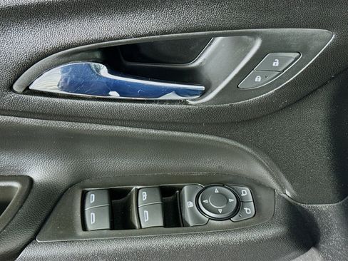 Used 2020 Chevrolet Equinox LT FWD image 23