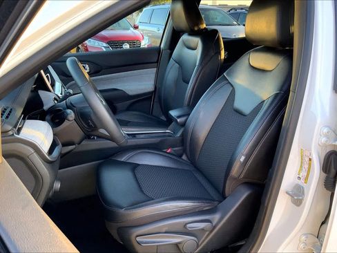 Used 2024 Jeep Compass Latitude image 7