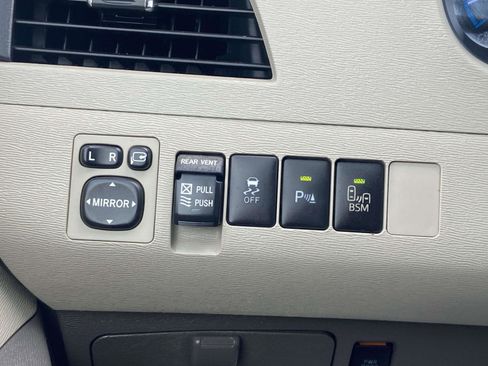 Used 2013 Toyota Sienna Limited image 32