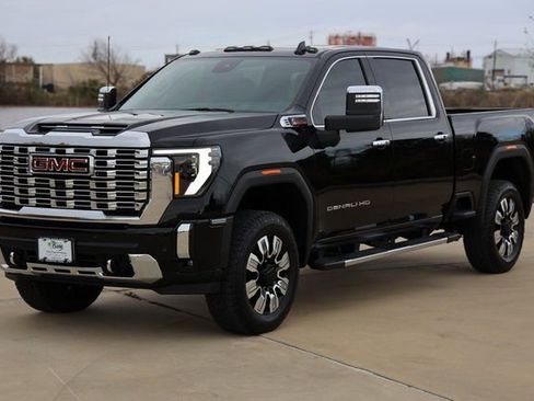 New 2026 GMC Sierra 2500 Denali w/ Denali Reserve Package image 3