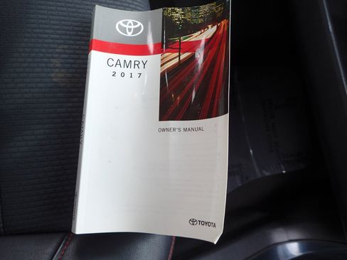 Used 2017 Toyota Camry SE image 25