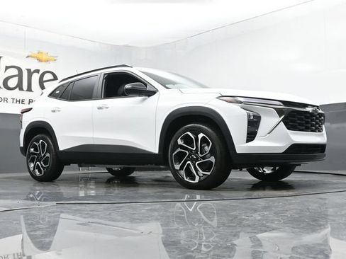 New 2026 Chevrolet Trax RS w/ Sunroof Package FWD image 2