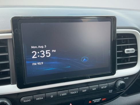Used 2024 Hyundai Venue Limited FWD image 10