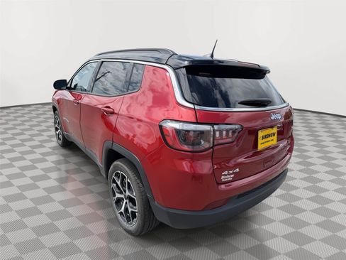Used 2025 Jeep Compass Limited AWD/4WD image 3