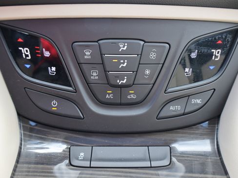 Used 2019 Buick Envision Premium w/ Driver Confidence Package image 19