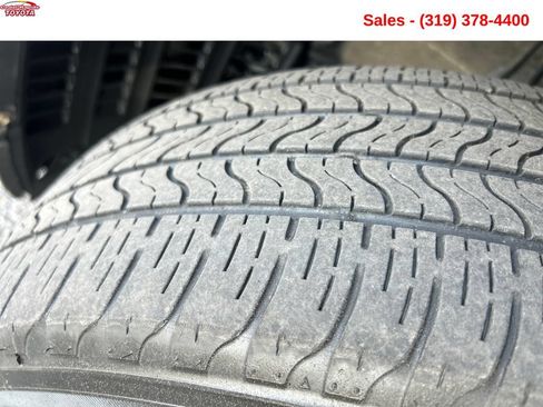 Used 2018 Toyota Highlander SE AWD/4WD image 25