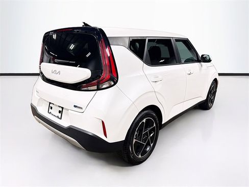 Used 2023 Kia Soul EX image 7