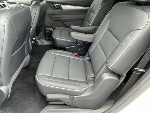 Certified 2025 Buick Enclave Preferred FWD image 11