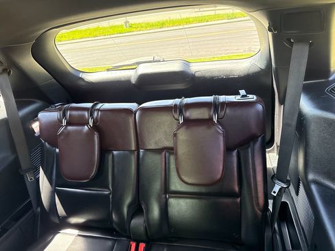 Used 2020 Ford Explorer Platinum w/ Premium Technology Package AWD/4WD image 24