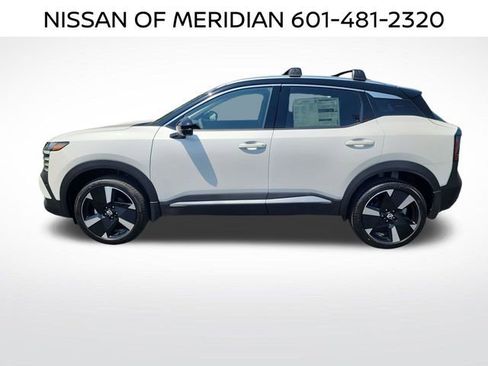 New 2026 Nissan Kicks SR w/ Cold Weather Package FWD image 2
