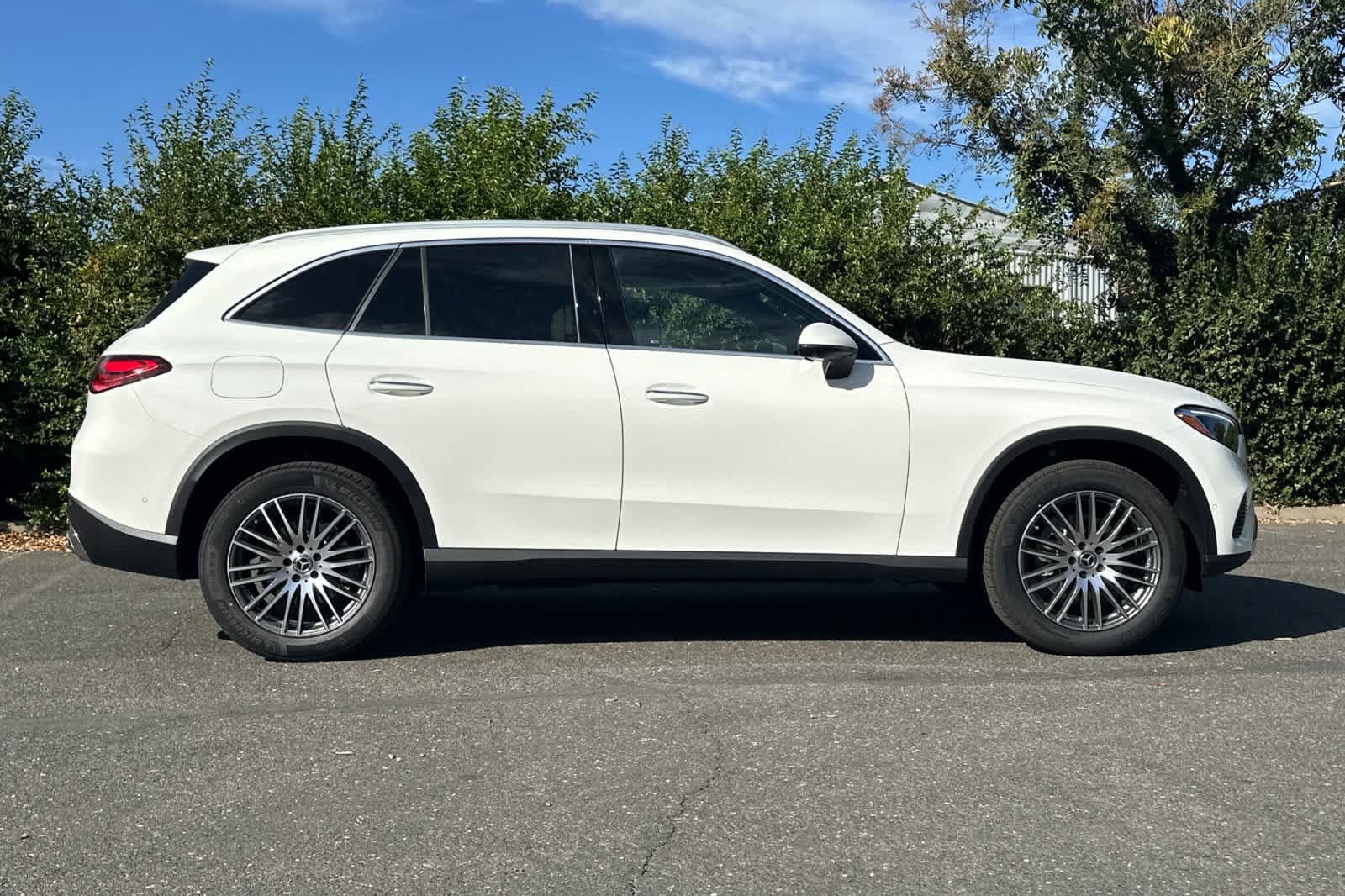 New 2027 Mercedes-Benz GLC 300 image 2
