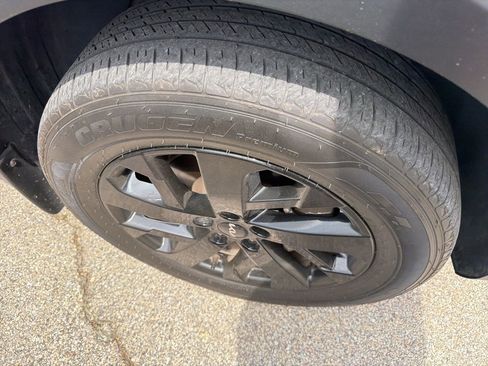 Used 2023 Kia Sorento S w/ Panoramic Sunroof Package image 4