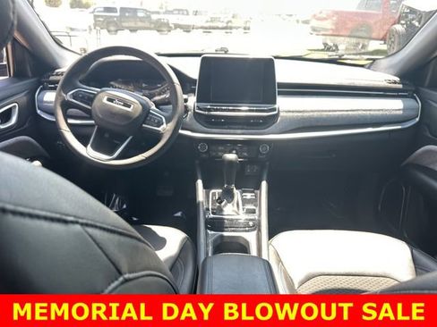 Used 2025 Jeep Compass Latitude AWD/4WD image 15