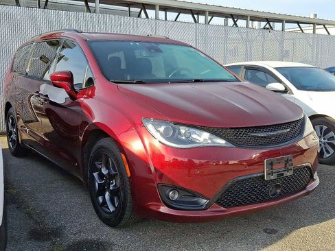 Used 2019 Chrysler Pacifica Touring-L Plus w/ Advanced Safetytec Group image 2