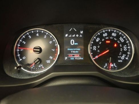Used 2021 Toyota RAV4 LE FWD image 3