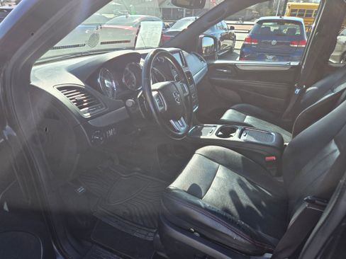 Used 2019 Dodge Grand Caravan GT FWD image 4