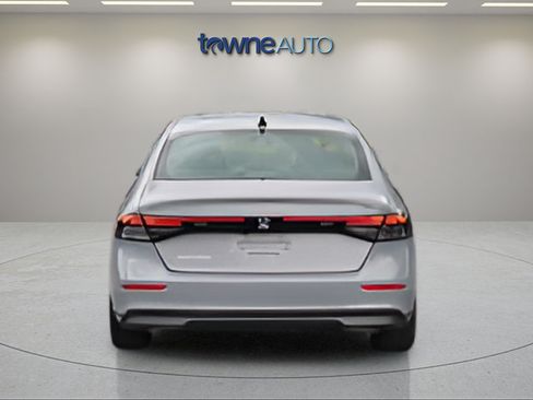 Used 2025 Honda Accord SE image 4