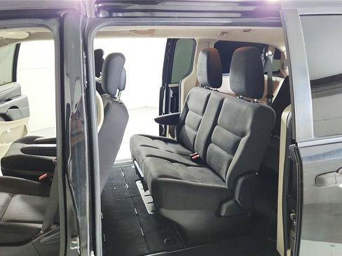 Used 2020 Dodge Grand Caravan SE FWD image 15