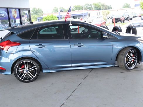 Used 2018 Ford Focus ST FWD image 4