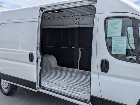 Used 2025 RAM ProMaster 2500 w/ Convenience Group FWD image 8