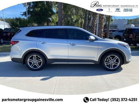 Used 2018 Hyundai Santa Fe Limited image 3