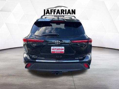 Certified 2023 Toyota Highlander XLE image 4