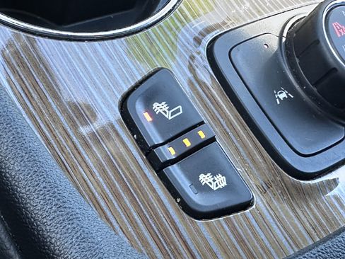 Used 2023 GMC Acadia SLE w/ Driver Convenience Package image 21