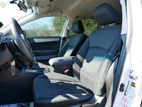 Used 2019 Subaru Outback 2.5i AWD/4WD image 14