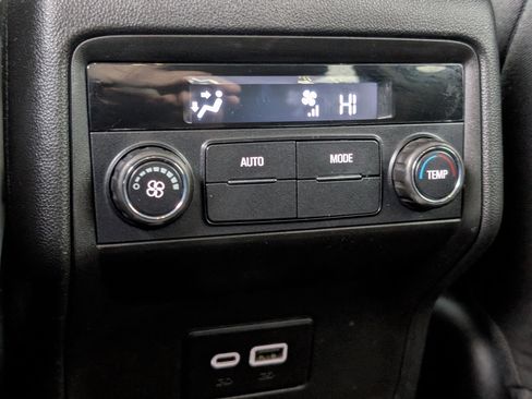 Used 2021 GMC Acadia SLE image 32