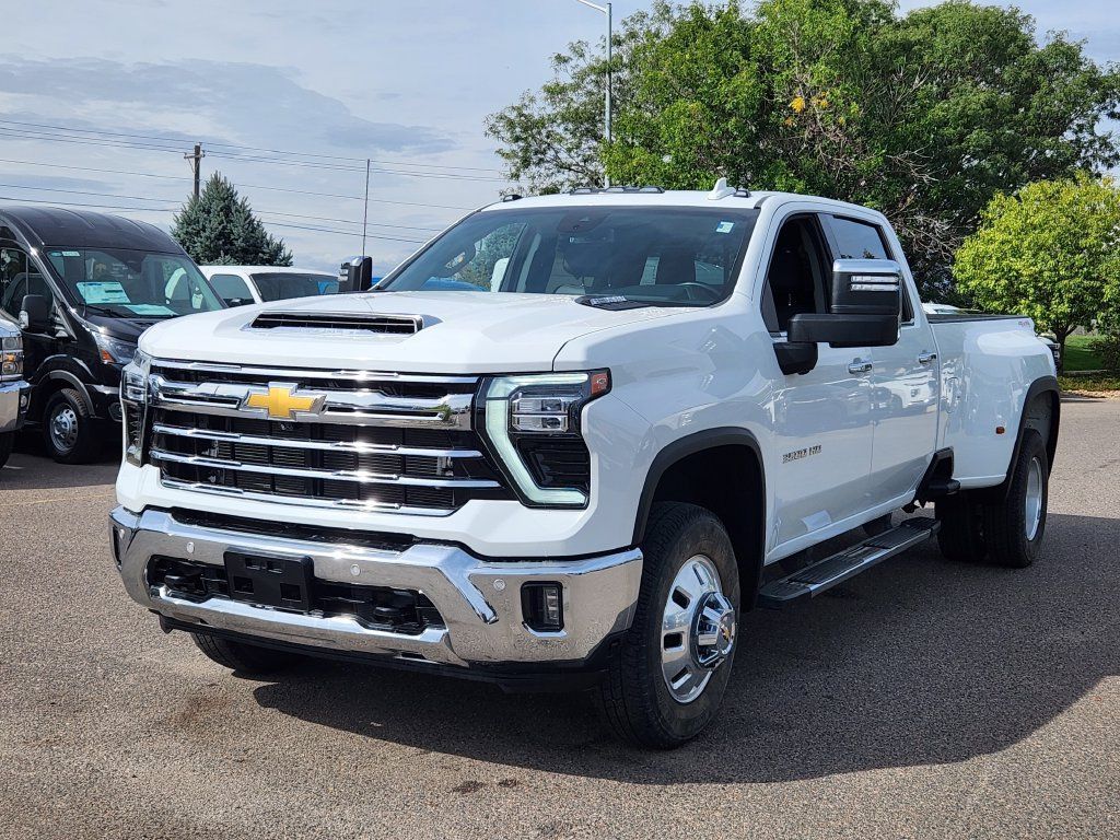 Used 2024 Chevrolet Silverado 3500 LTZ w/ LTZ Plus Package AWD/4WD image 3