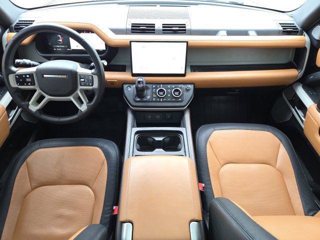 Used 2024 Land Rover Defender 130 X-Dynamic SE AWD/4WD image 12