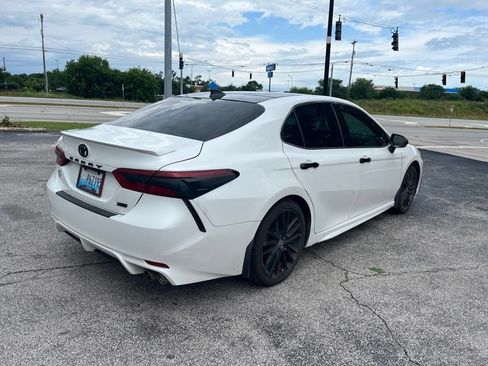 Used 2022 Toyota Camry XSE FWD image 3