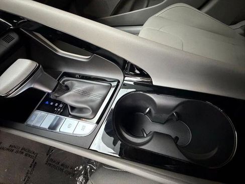 New 2026 Hyundai Elantra Hybrid FWD image 17