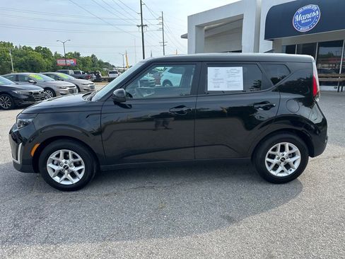 Used 2025 Kia Soul LX w/ LX Technology Package FWD image 2
