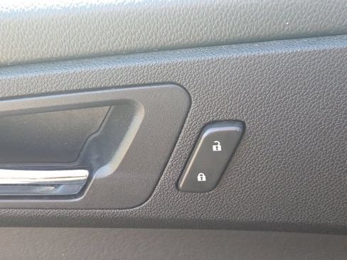 Used 2010 GMC Acadia SLE FWD image 22