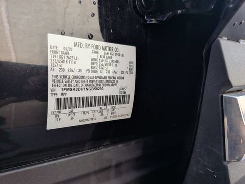 Used 2022 Ford Explorer XLT w/ Equipment Group 202A AWD/4WD image 31