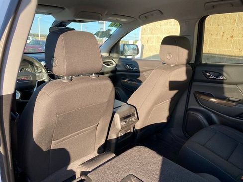 Used 2023 GMC Acadia SLE w/ Driver Convenience Package image 12