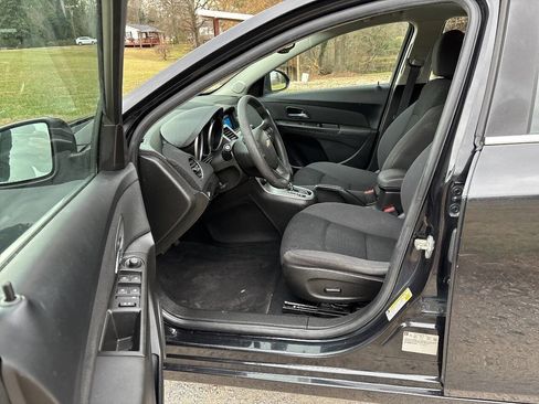 Used 2016 Chevrolet Cruze LT image 12